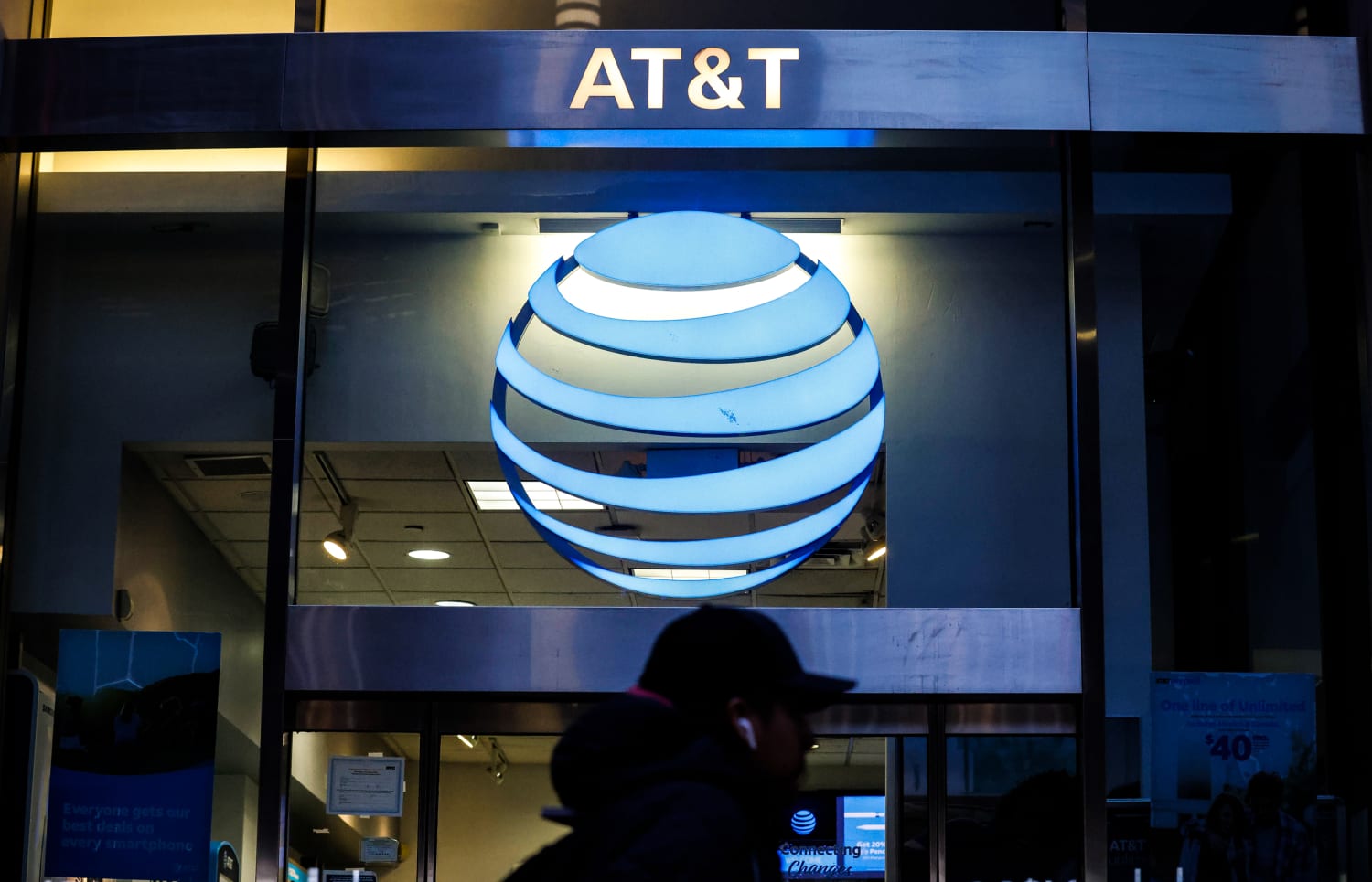 AT&T to provide  credit to shoppers suffering from common carrier outage