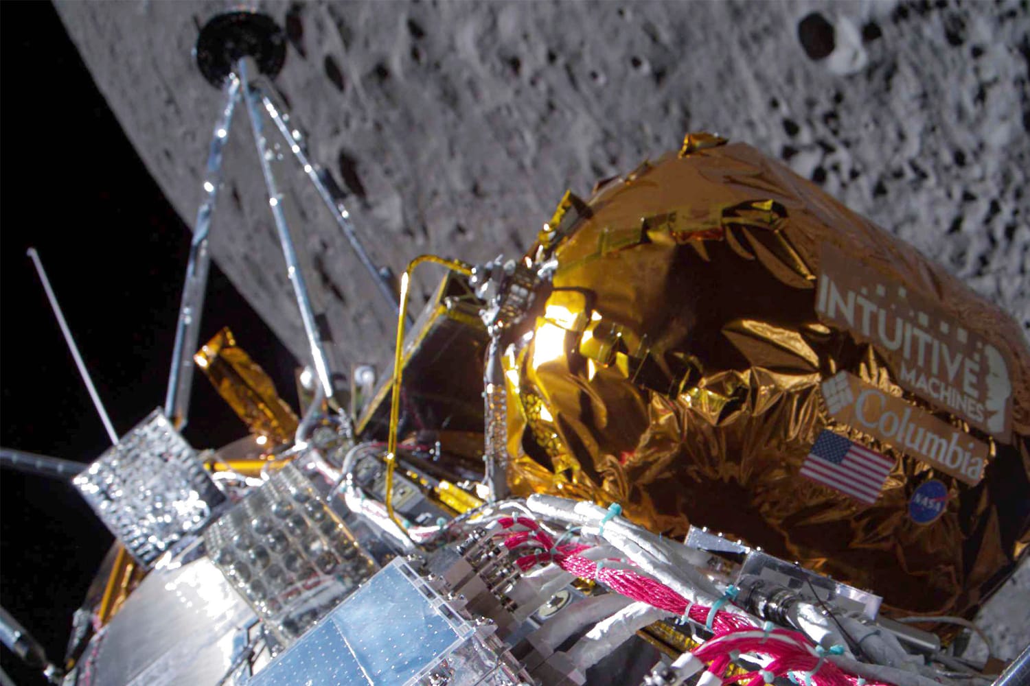 El módulo de aterrizaje lunar rodó de lado sobre la superficie lunar, pero «vivo y coleando»