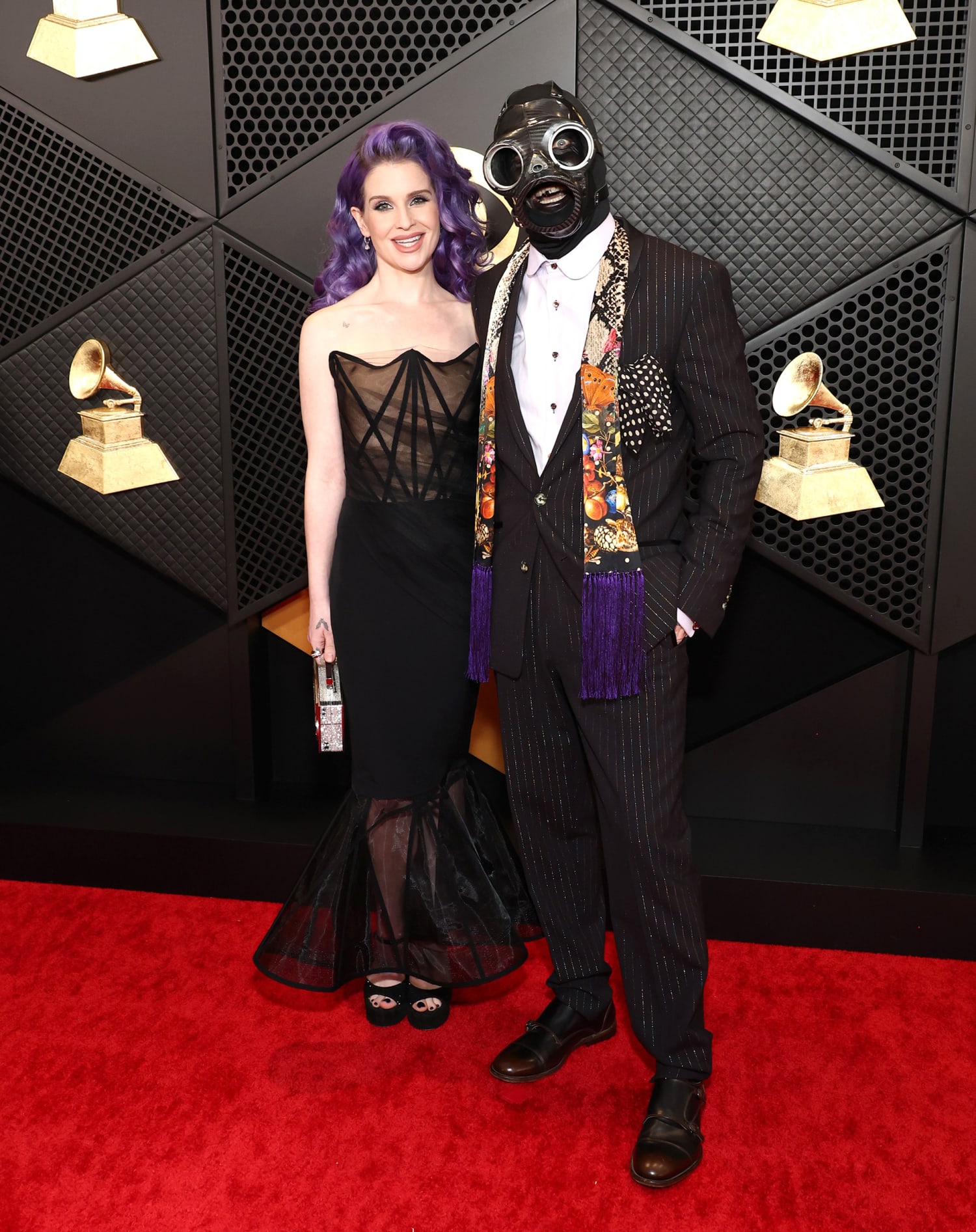 Kelly Osbourne Walks Grammys 2024 Red Carpet With Masked Sid Wilson
