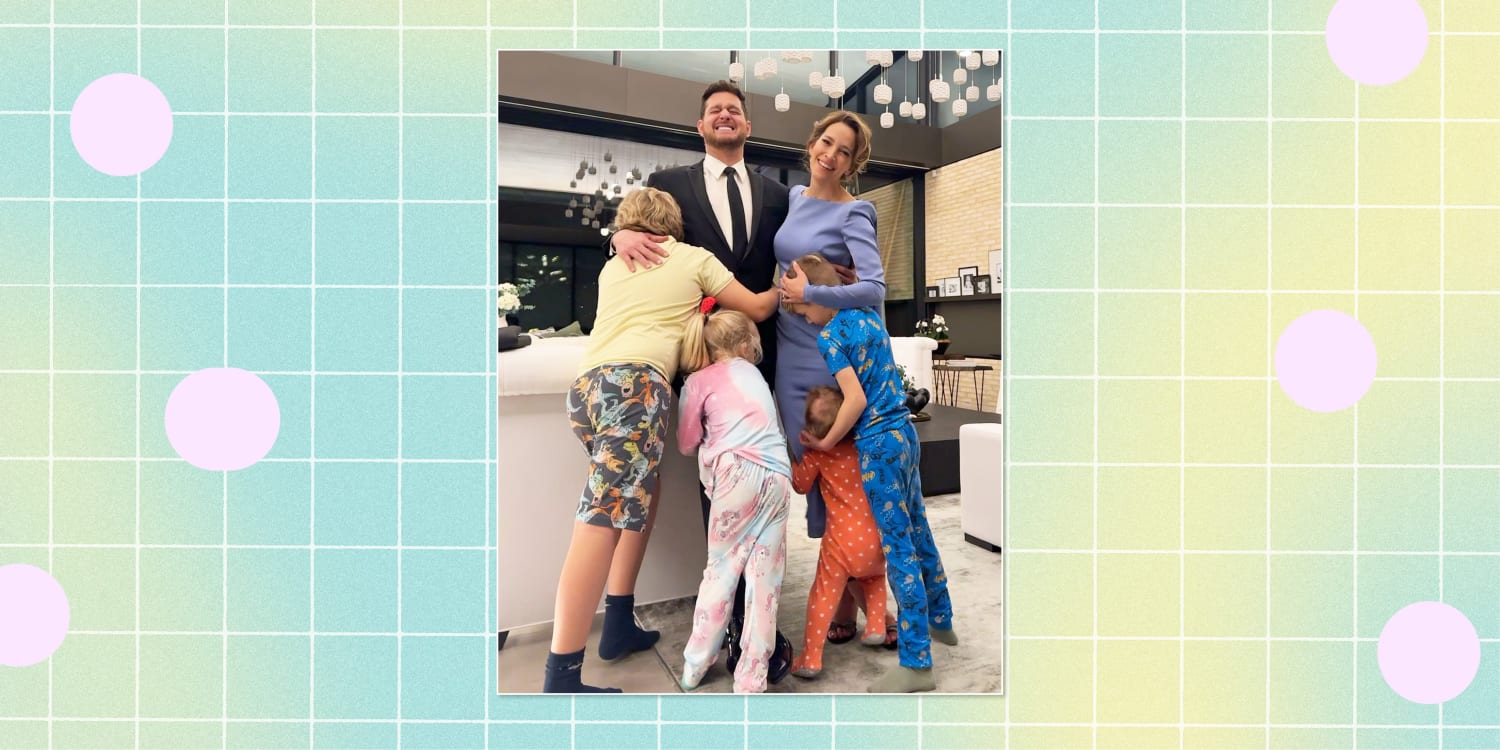 Michael Bublé posts pic of his 4 kids welcoming him and wife Luisana home: 'Nothing better'