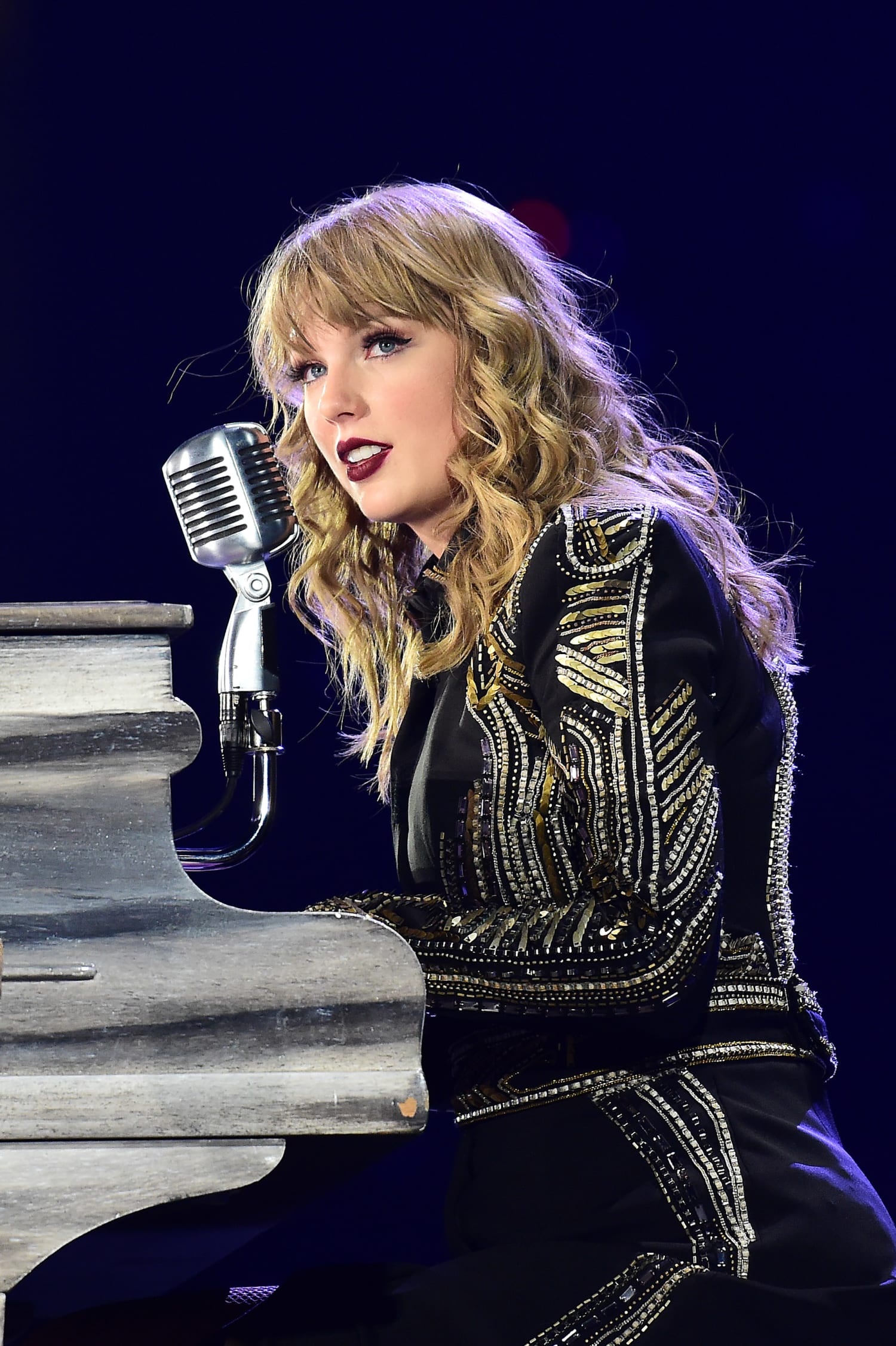 Taylor Swift apologizes after teasing fans with 'brand new songs