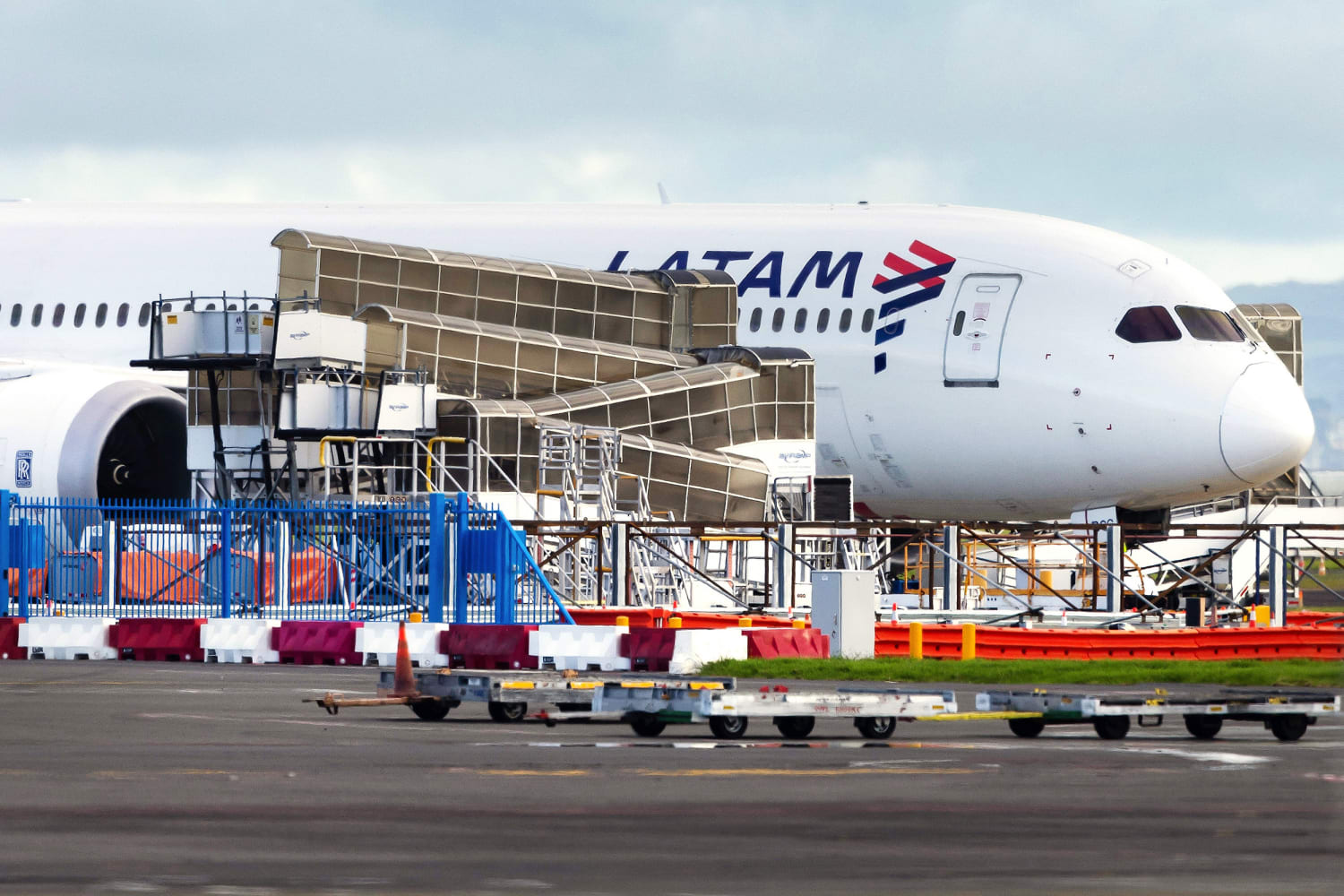 Nueva Zelanda investiga un accidente de 787 en el que los pasajeros chocaron contra el techo