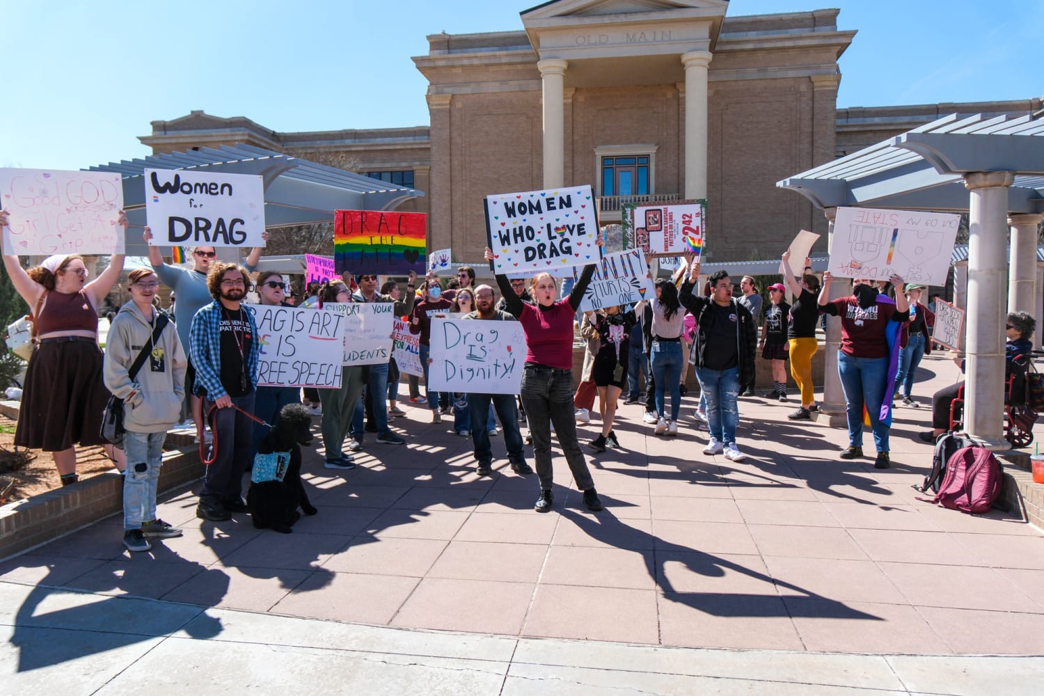 Suprema Corte se recusa a suspender proibição de show de drag no campus universitário do Texas