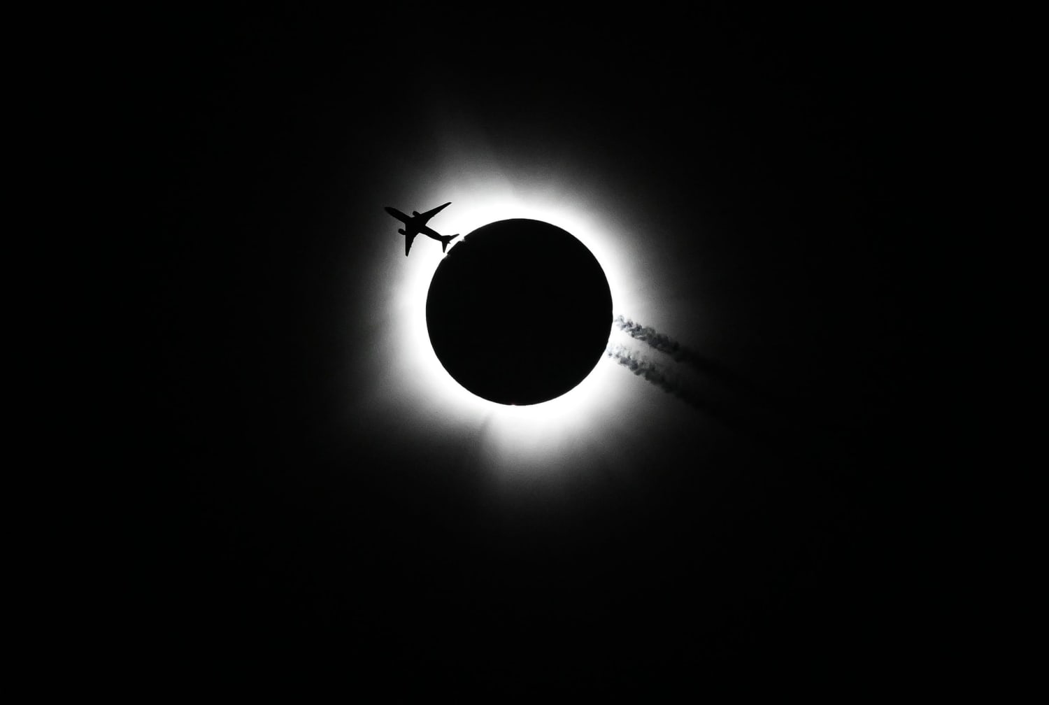 Solar eclipse 2024: Photos from the path of totality and elsewhere in the  U.S.