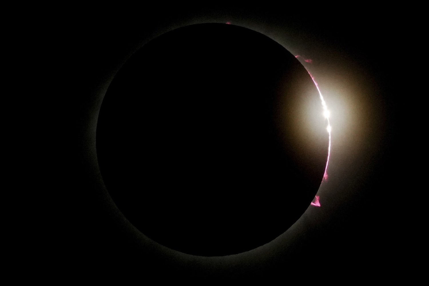 Solar eclipse 2024: Photos from the path of totality and elsewhere in the  U.S.