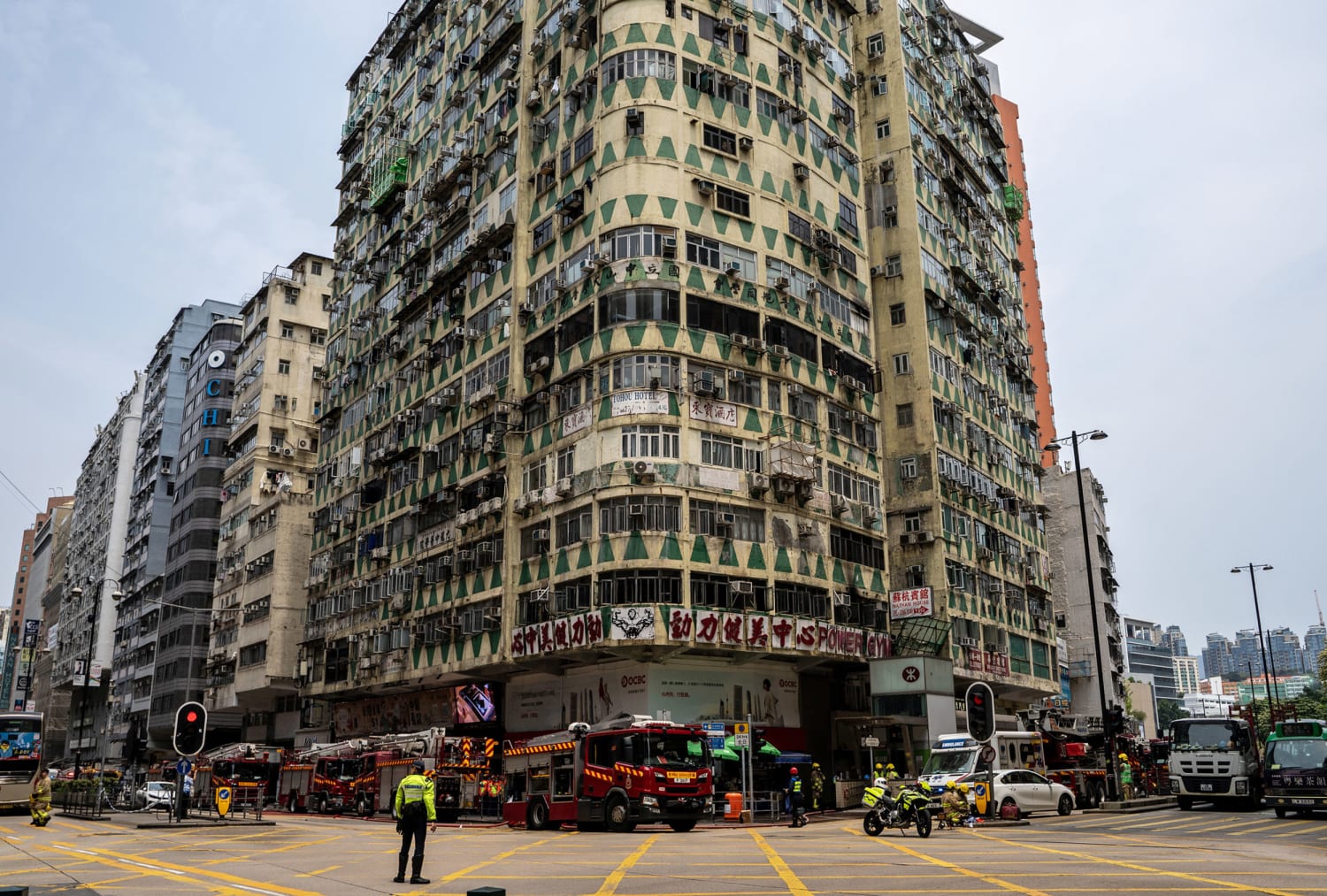 At least 5 dead after fire tears through Hong Kong building, image size:1500x1013