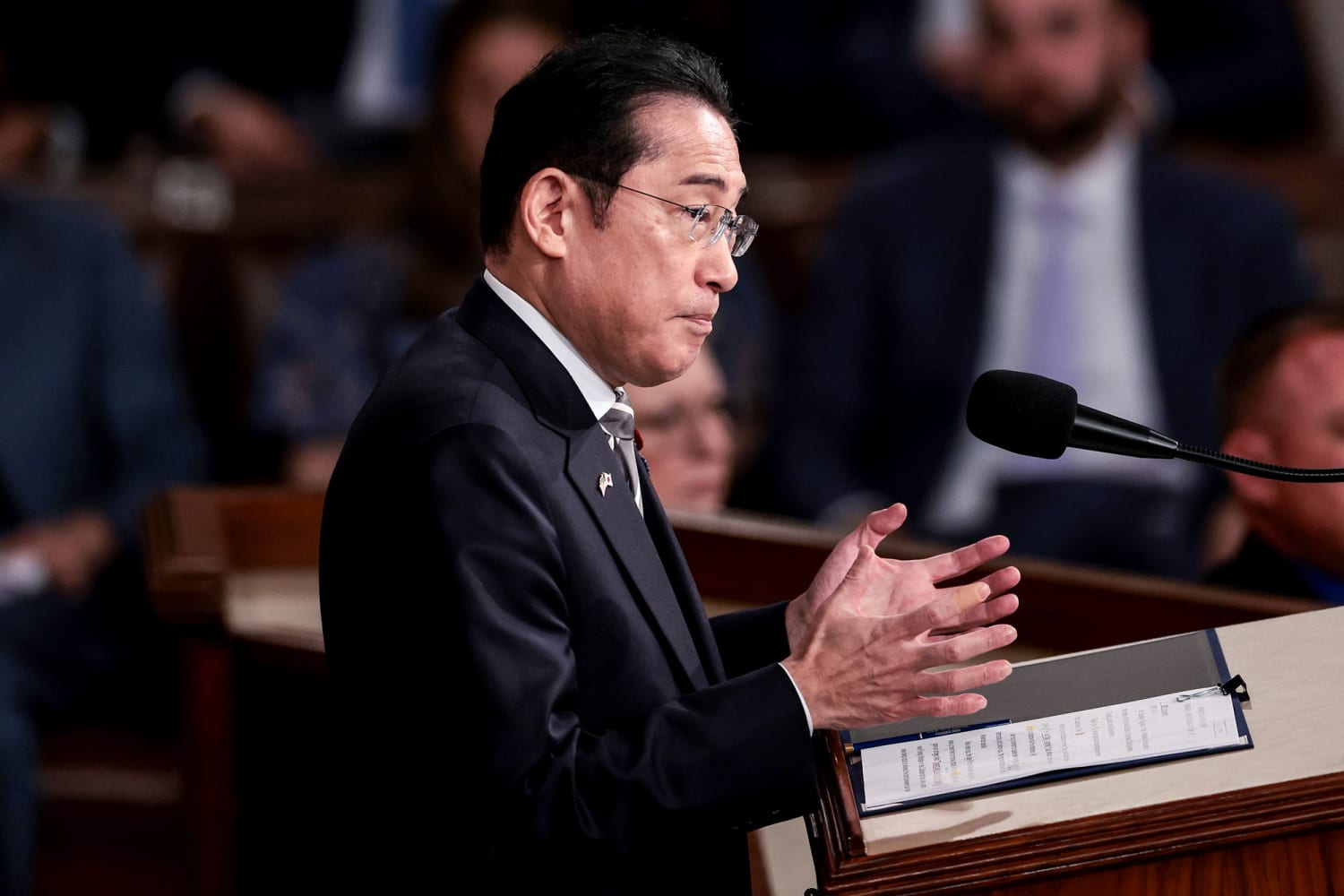 De Japanse premier Fumio Kishida spreekt in zijn opmerkingen voor het Congres de Amerikaanse ‘zelftwijfel’ over de mondiale rol aan