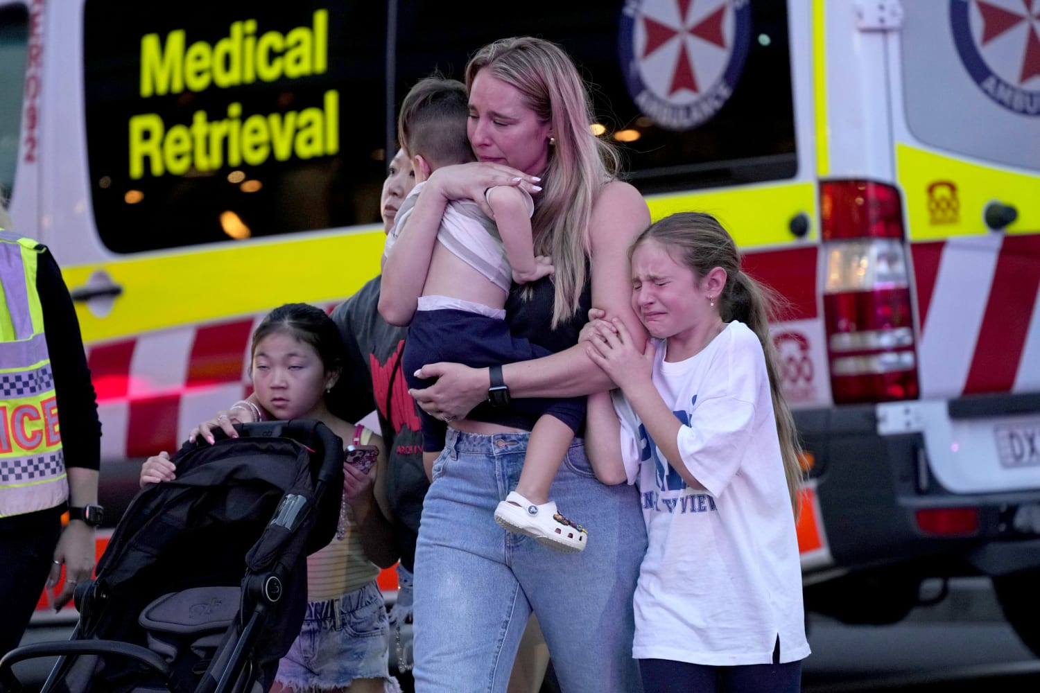 At least seven dead, including attacker, in stabbing rampage at Sydney mall