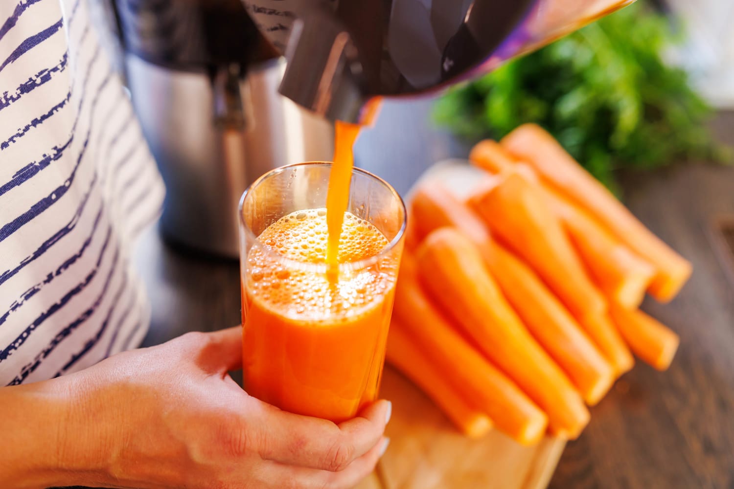 Drinking carrot juice has 1 major benefit over just eating carrots, dietitians say