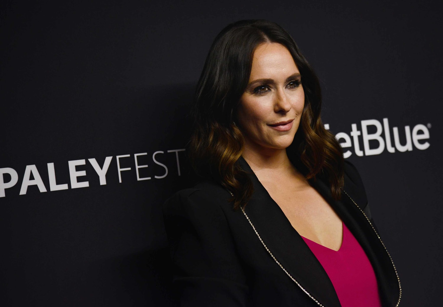 Jennifer Love Hewitt shows her three kids for the first time on her new book cover