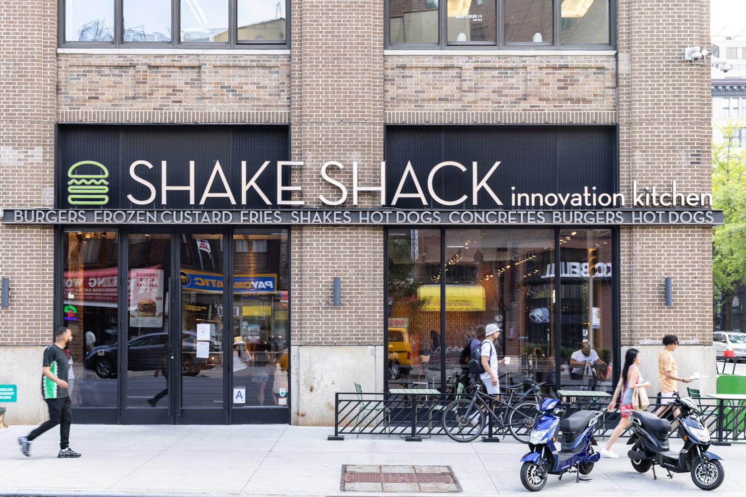 Shake Shack seemingly shades Chick-fil-A by offering free chicken sandwiches on Sundays