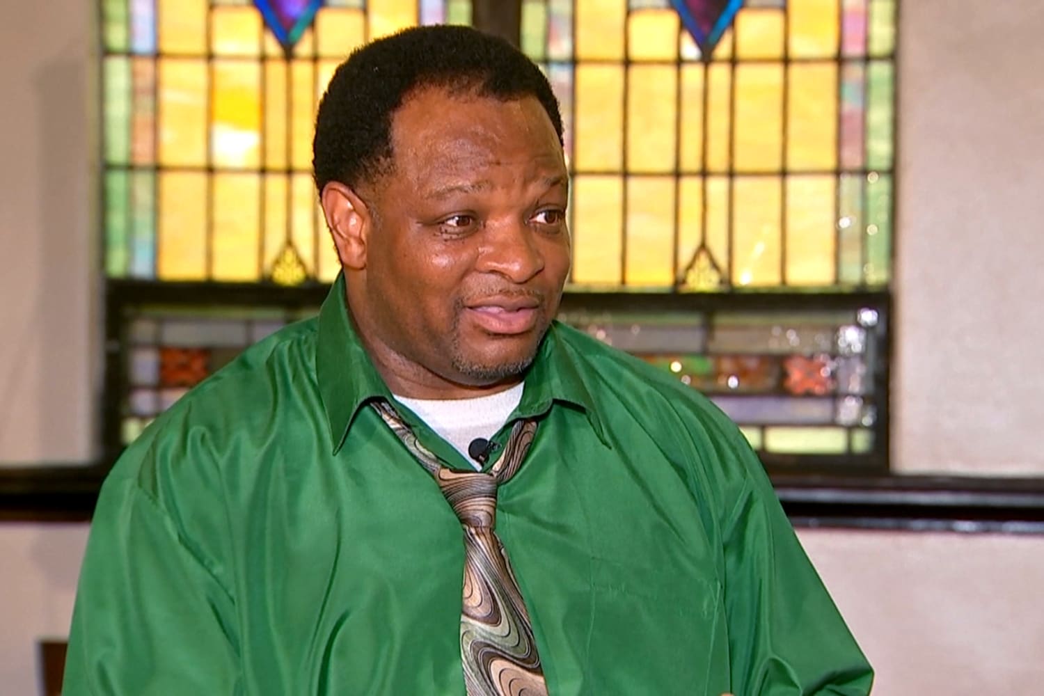 Man tries to shoot pastor during service livestream; suspect's relative is  later found ᴅᴇᴀᴅ