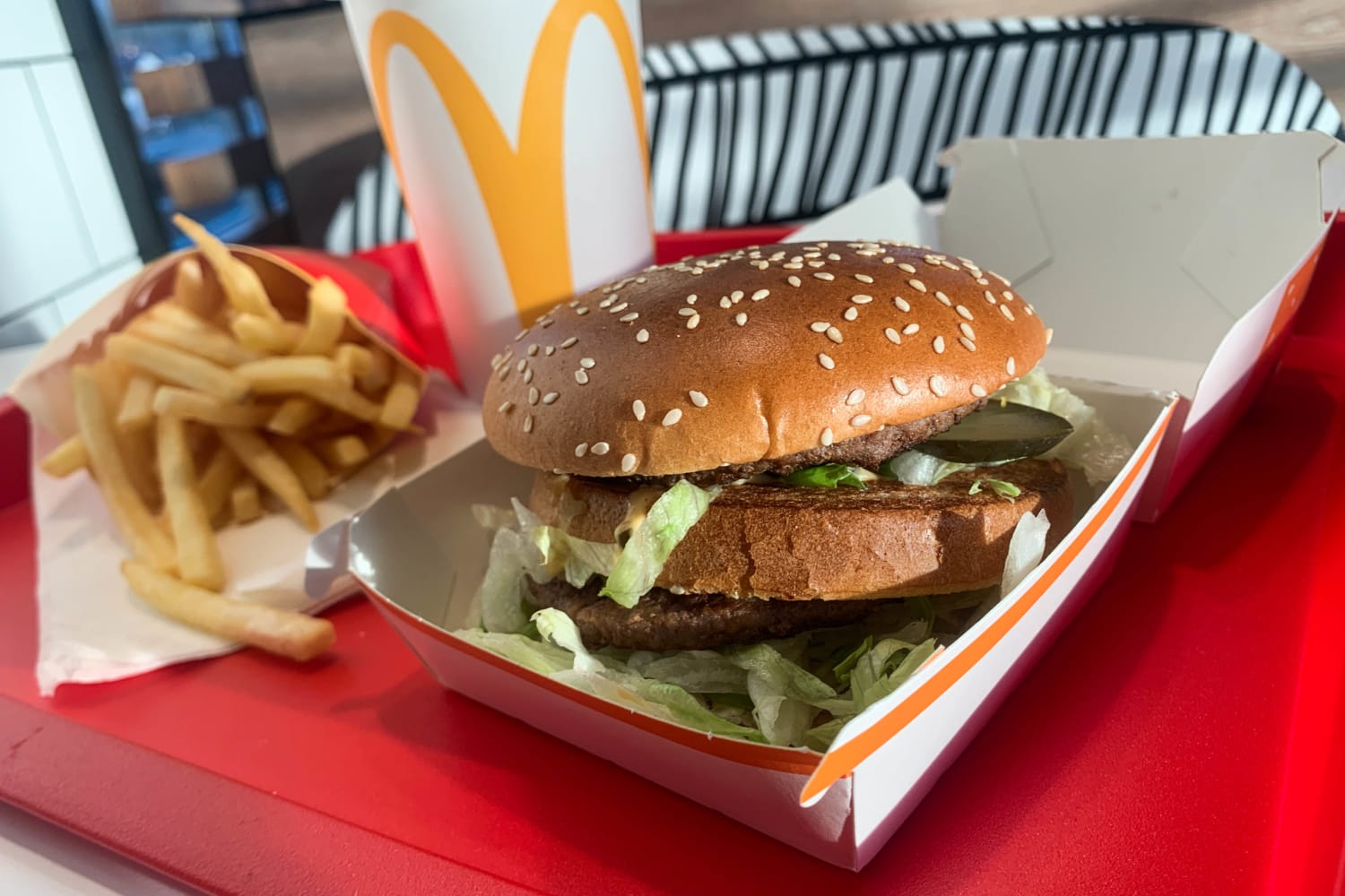McDonald's to Launch A Bigger Burger This Year, image size:1500x1000
