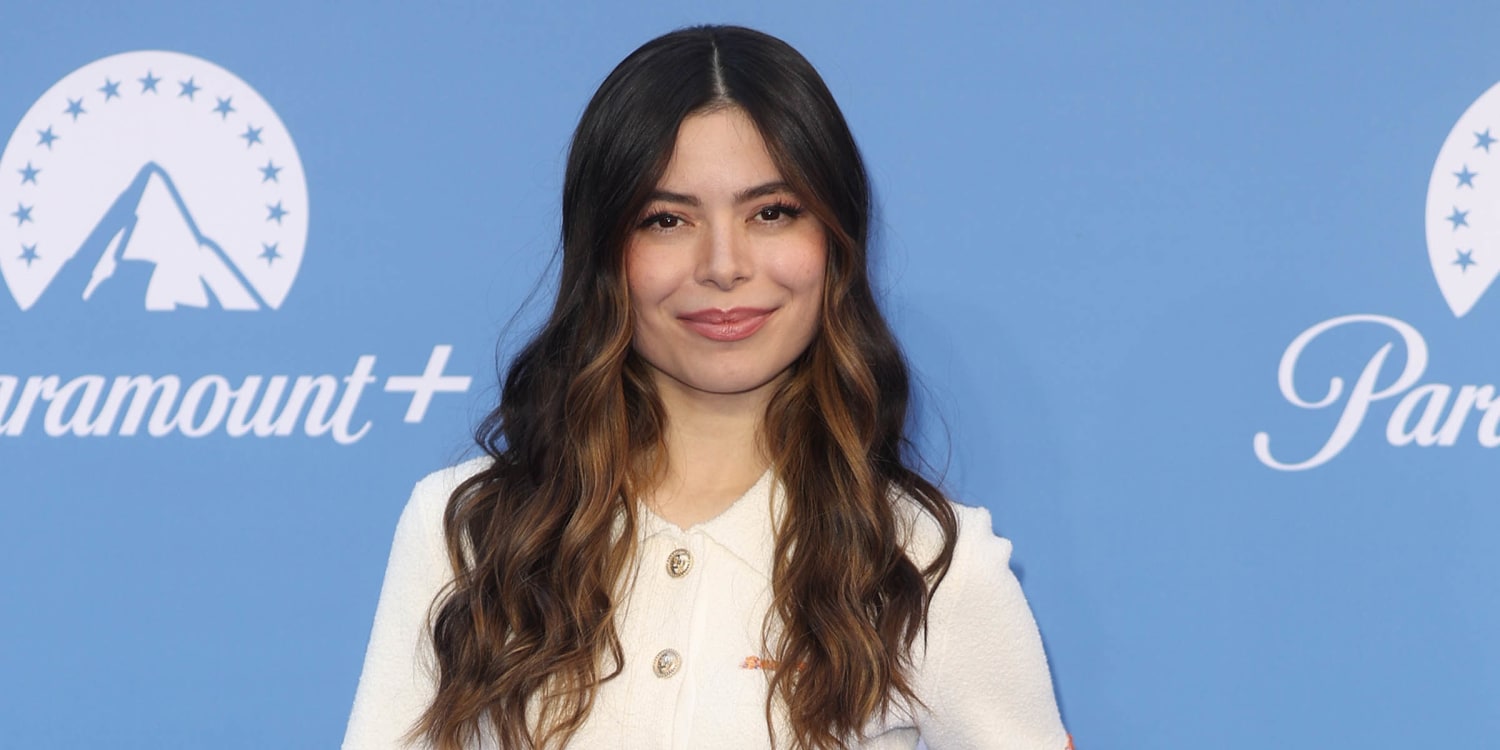 Miranda Cosgrove Recalls Her Own 'Baby Reindeer' Stalker Incident, image size:1500x750