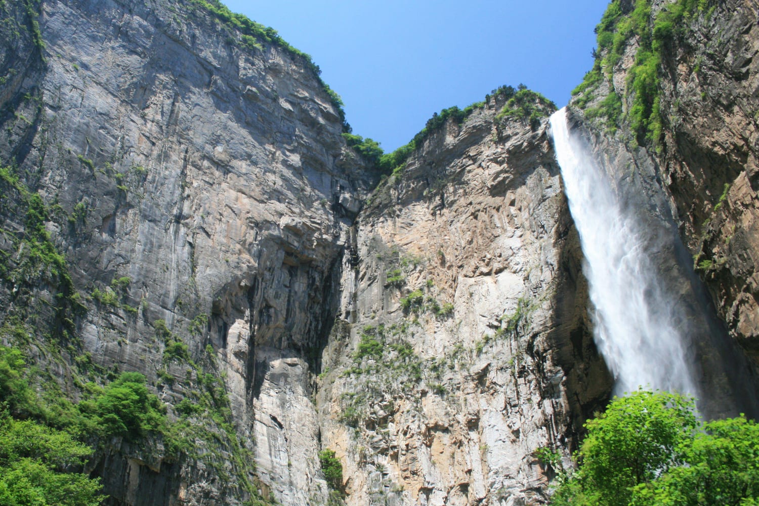 Well-known waterfall in China is going viral after hiker reveals pipe supplying it