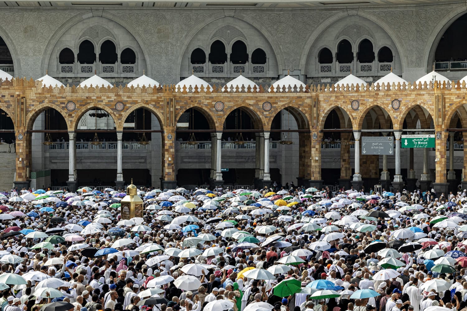 Extreme heat kills hundreds of Muslim pilgrims