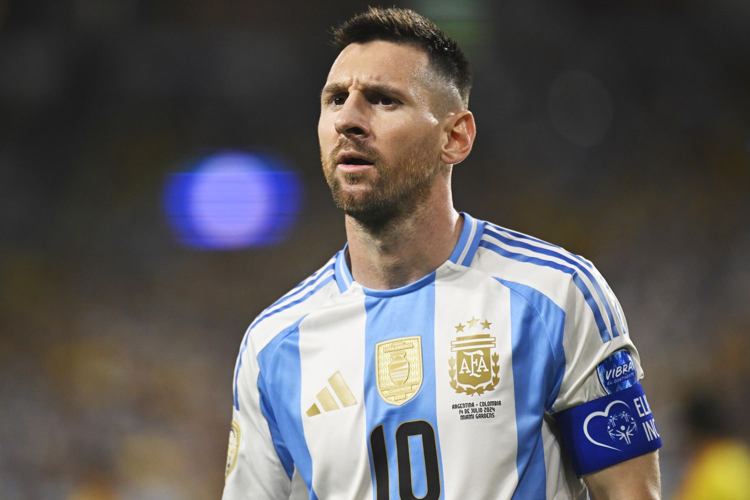 Lionel Messi debería disculparse por los cánticos racistas de los jugadores argentinos