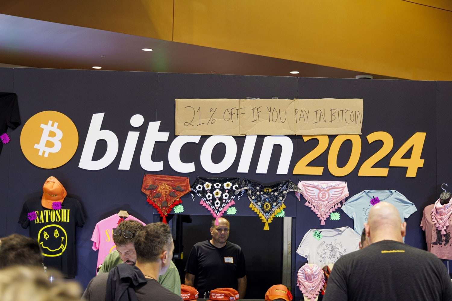Trump hails crypto at largest bitcoin conference