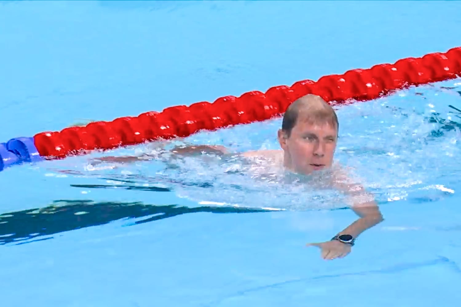 Bob le Chapelier sauve la situation dans la chaleur de la natation aux JO de Paris