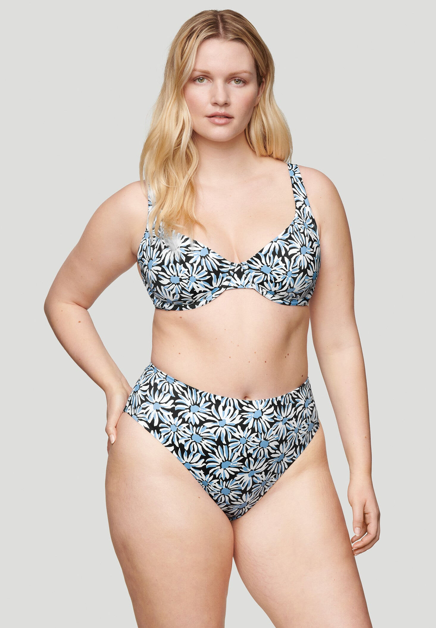 Swimsuit shopping tips for women with large busts, per experts