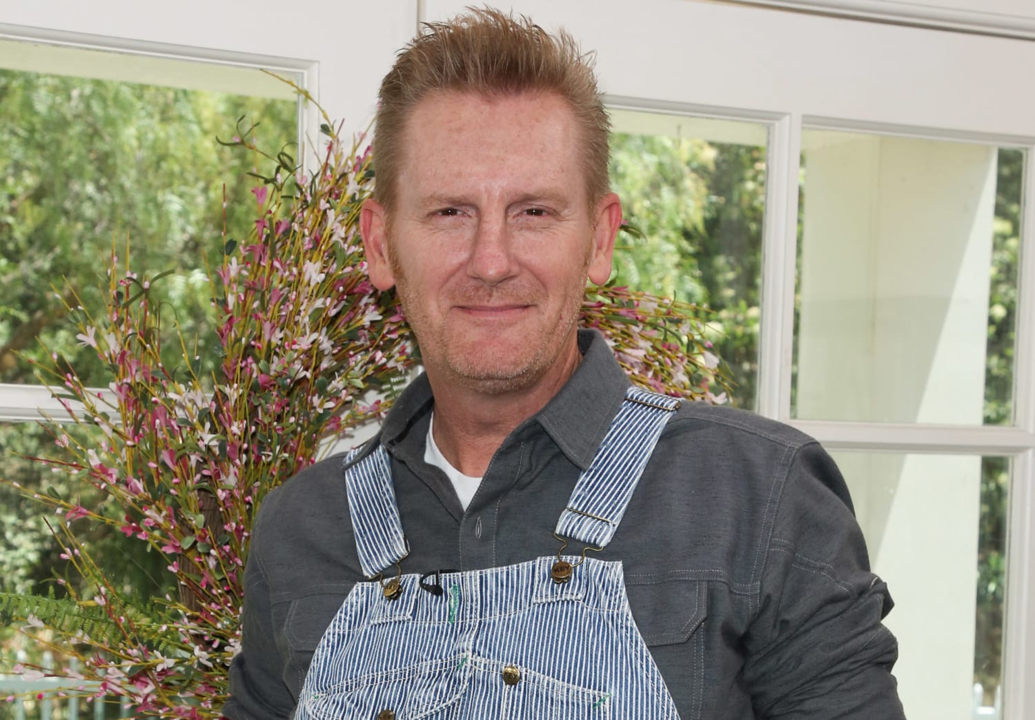 Rory Feek writes that he and his daughters are at an 'impasse' after abuse allegations