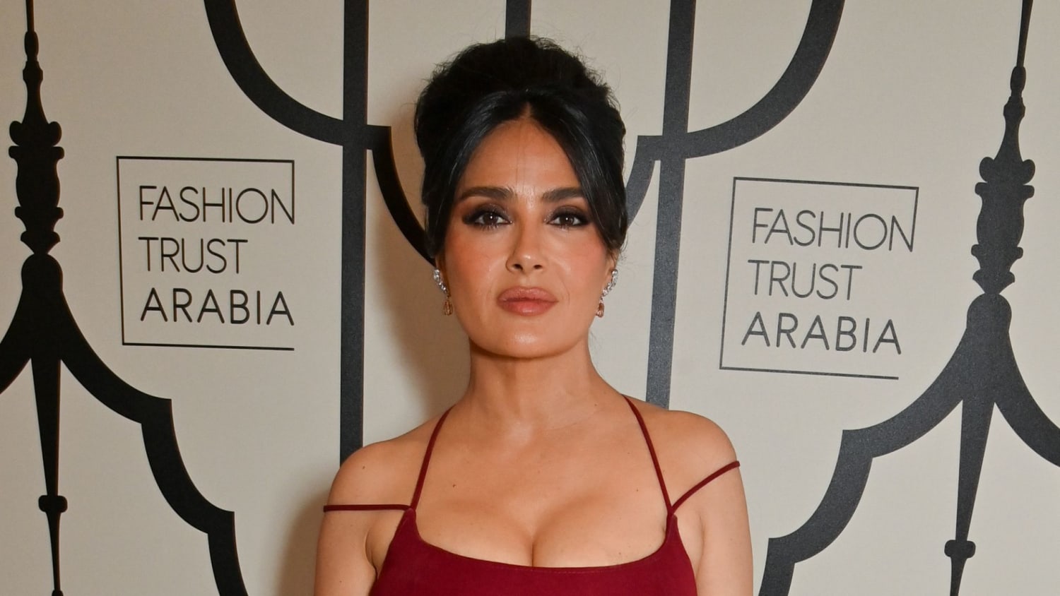 Salma Hayek muestra apoyo a Inglaterra en la Eurocopa 2024 y recibe criticas