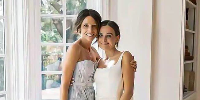 The bride loved her mom's mother-of-the-bride dress. The internet did not  