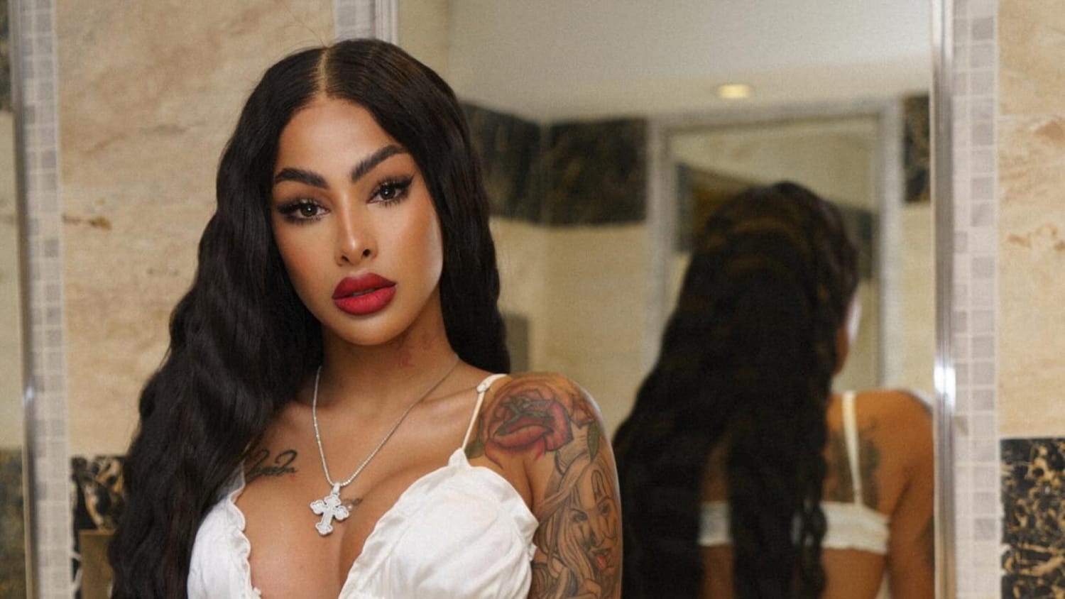 Yailín 'La Más Viral' muestra su espectacular cuerpo con diminuto bikini en  altamar