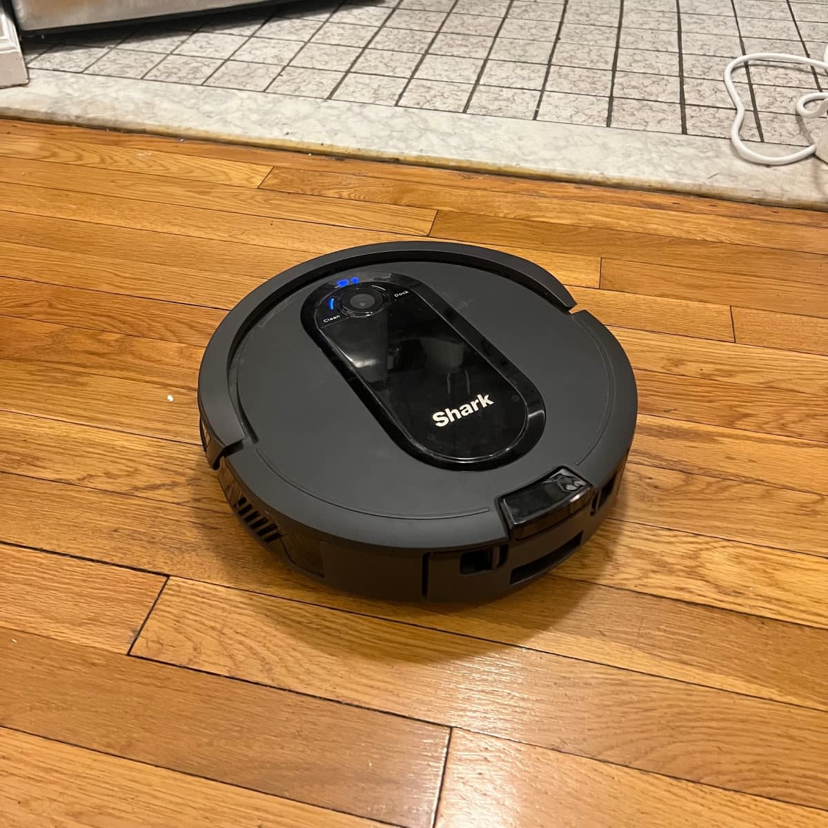 Shark iq robot vacuum r100 discount