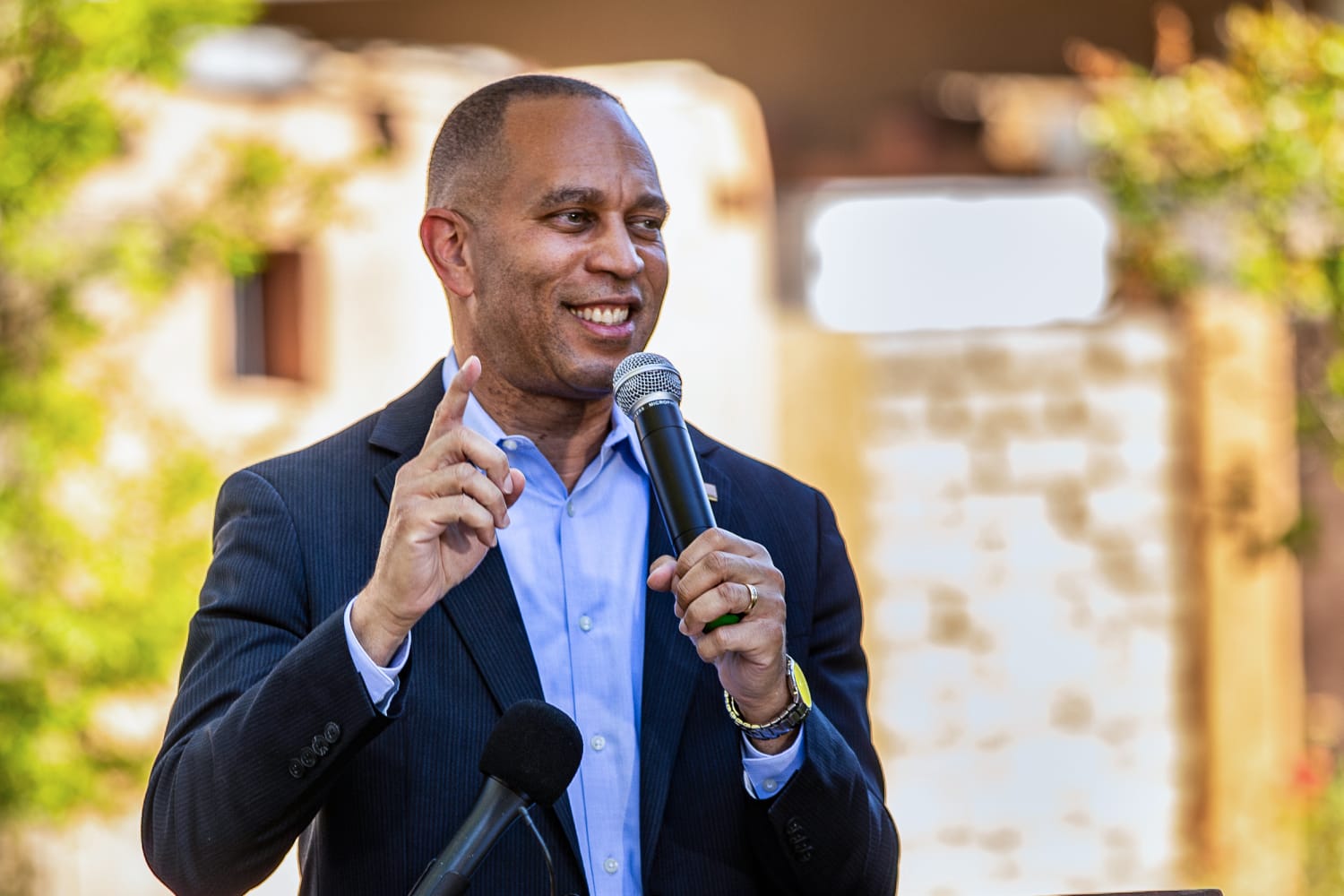 Hakeem Jeffries pitches calm governance over chaos as Democrats seek the  House majority