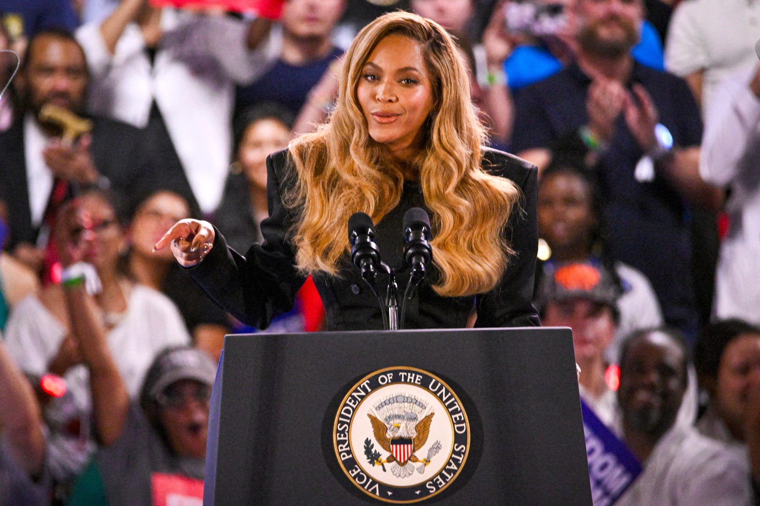 Kamala Harris rallies with Beyoncé and Willie Nelson in Texas