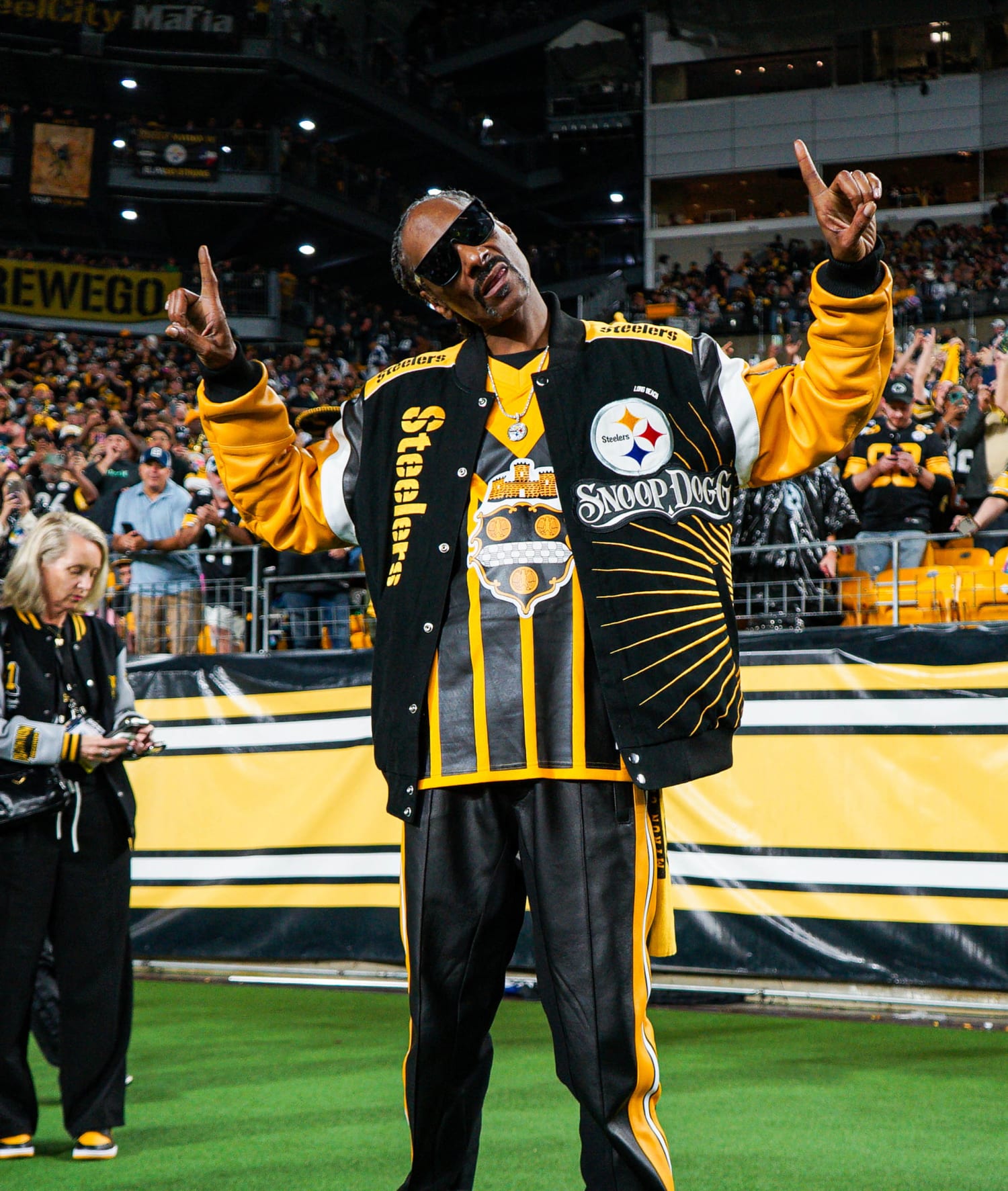 Snoop Dogg nói về việc anh có xem trận đấu Chiefs-Steelers cùng Taylor Swift không