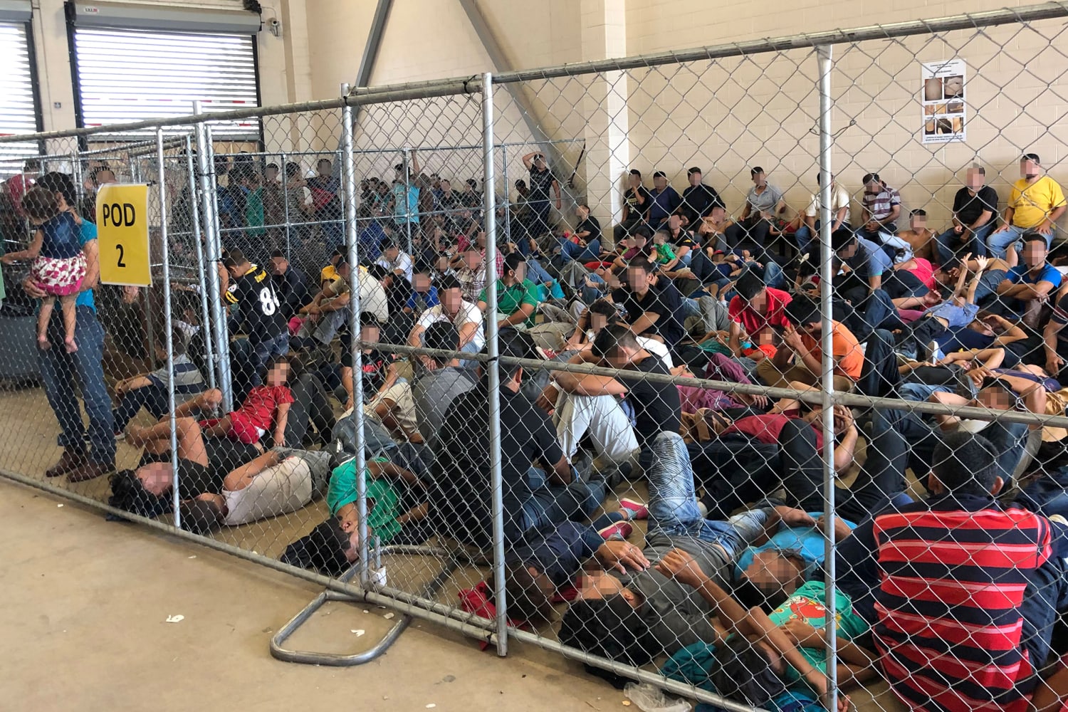Los centros de detención de ICE están abarrotados y "al 109%" de su capacidad", dice funcionario del DHS