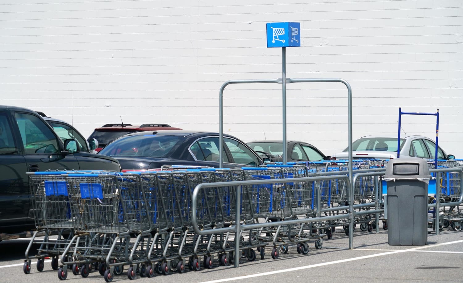 This 'unspoken rule' about where moms should park at the grocery store is riling up the internet