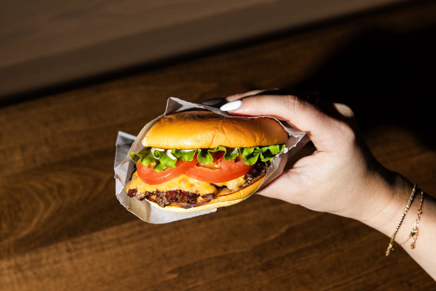 Delta to serve Shake Shack cheeseburgers on flights. What to expect and when