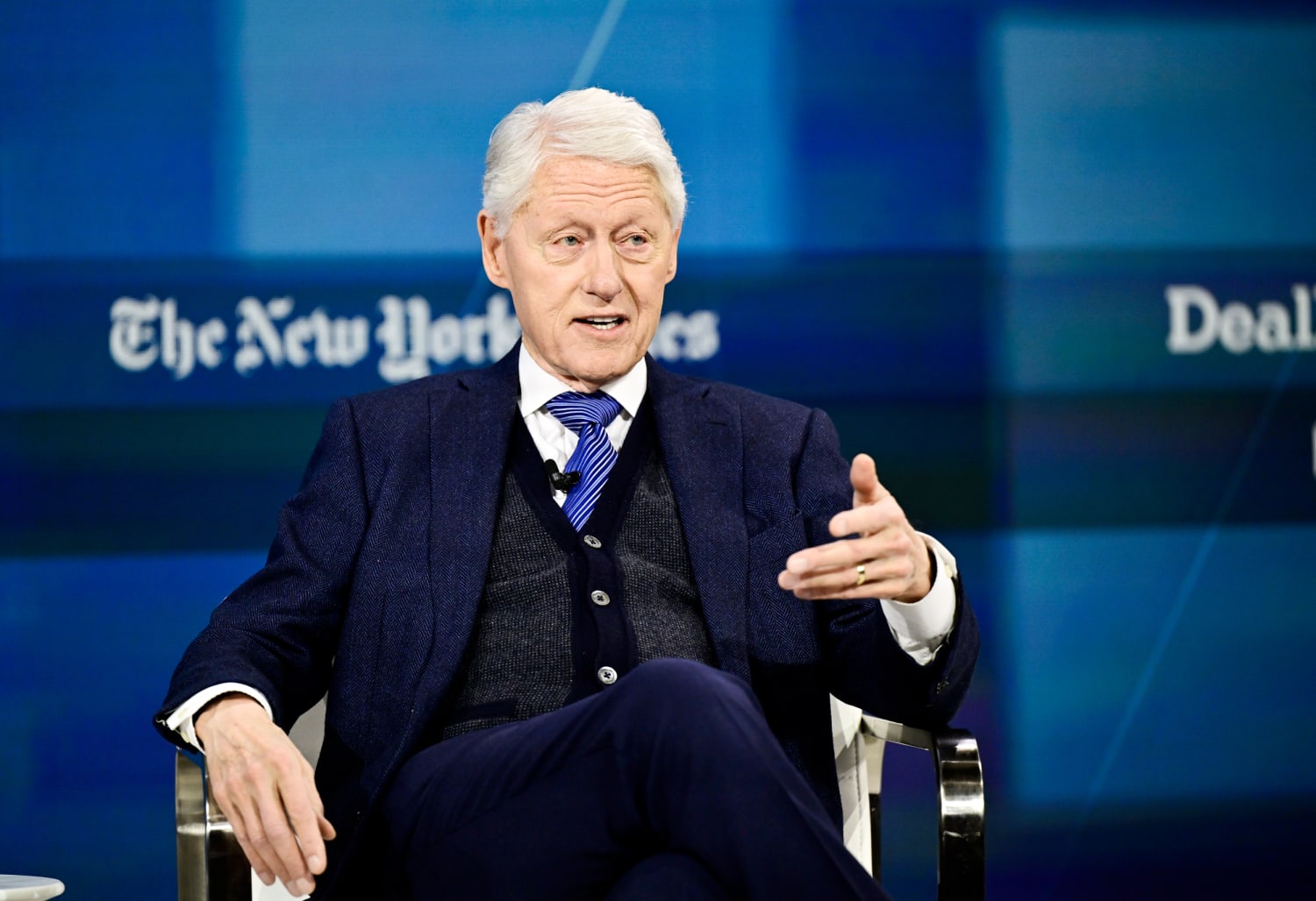 Le Jeune Bill Clinton Bill Clinton Shows Up At NYC Marathon Finish