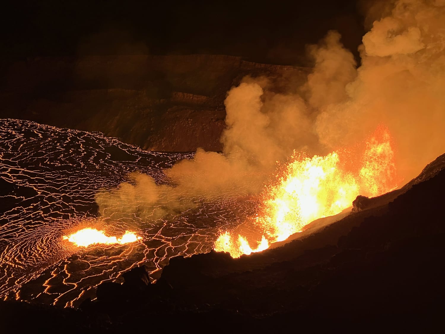 Toddler saved by mom before nearly falling off cliff overlooking Hawaii's Kilauea volcano