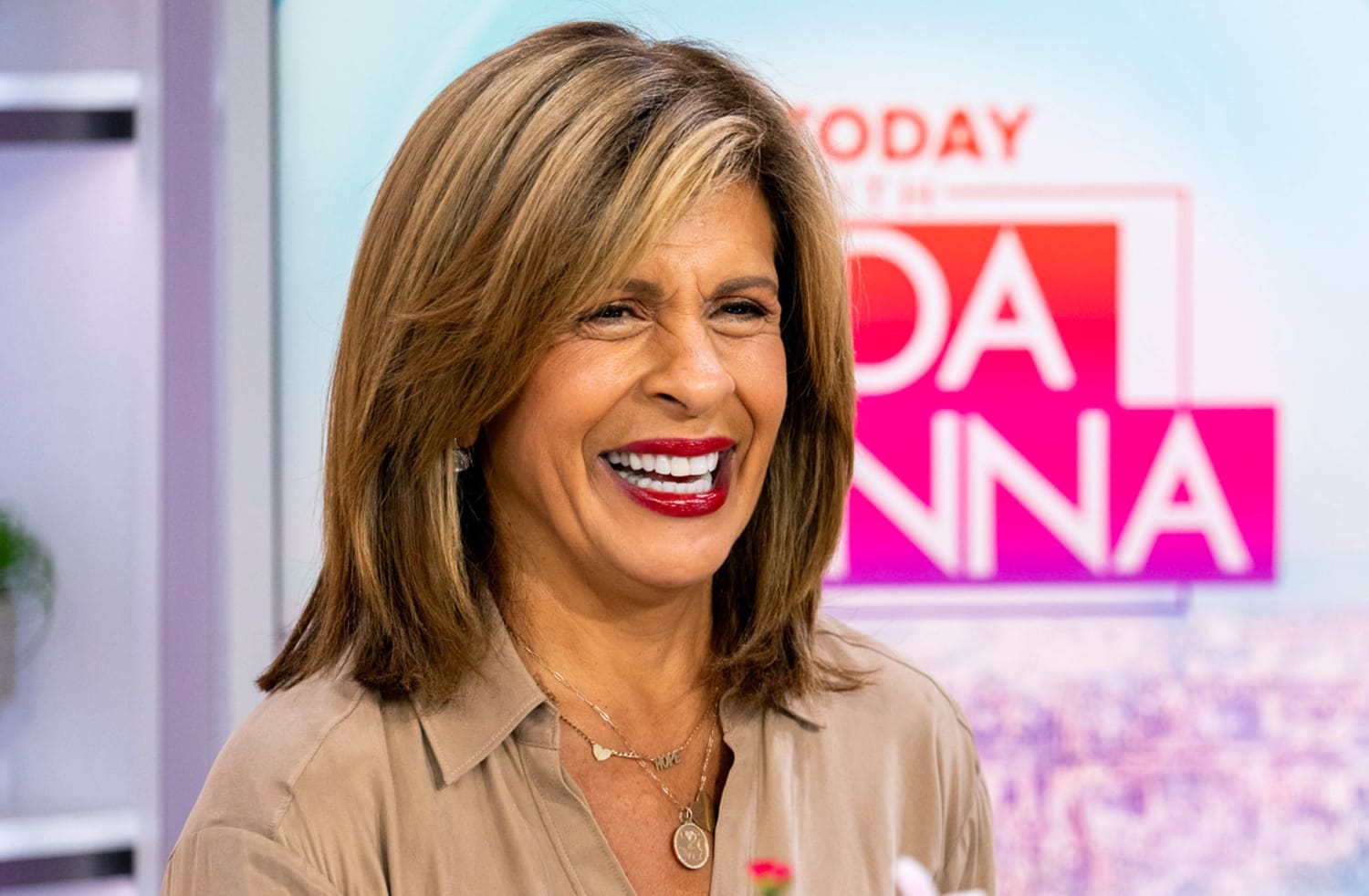 Hoda Kotb reveals sentimental 2024 holiday card with her 2 daughters