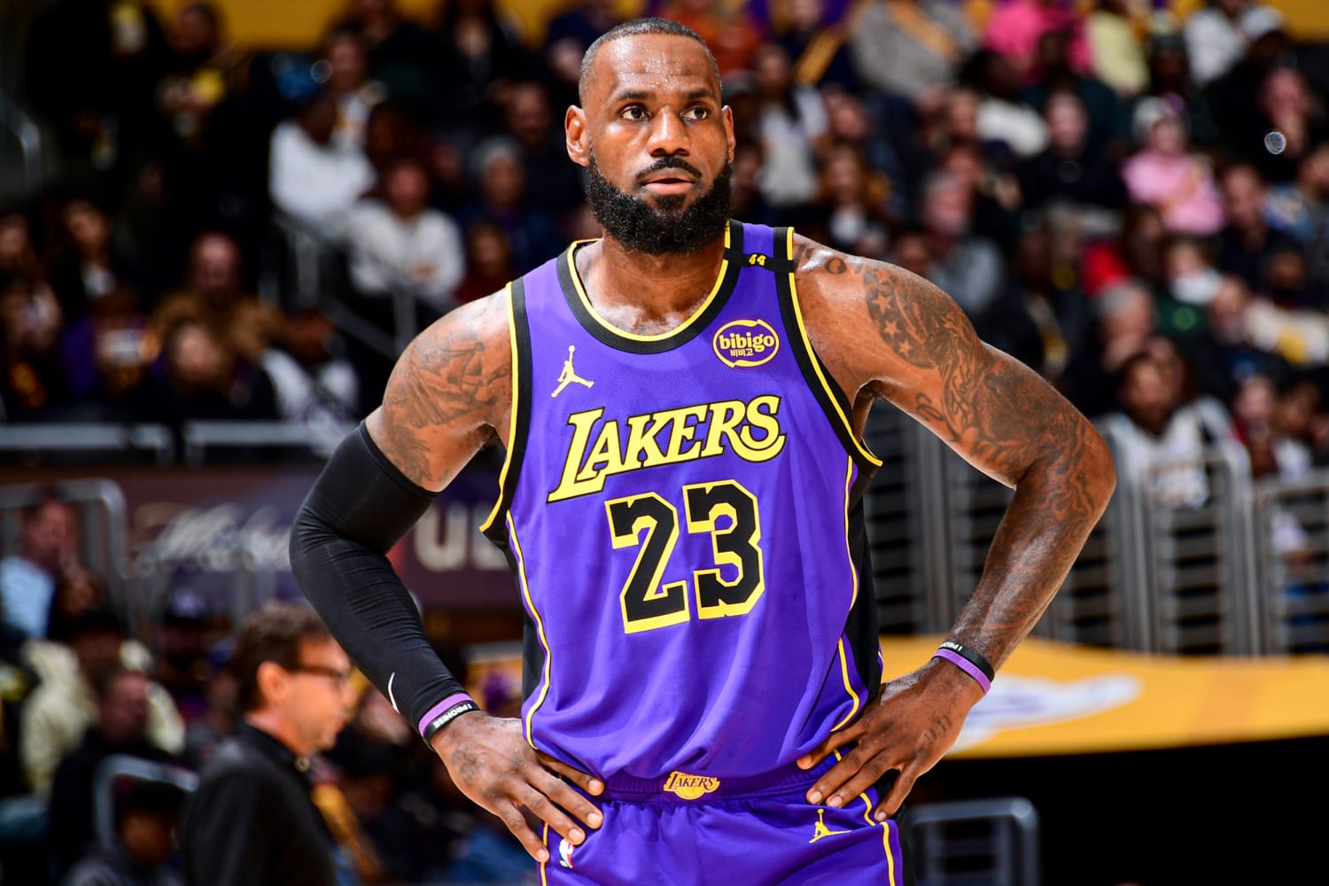 LeBron James breaks Michael Jordan's record for 30-point games with his  563rd
