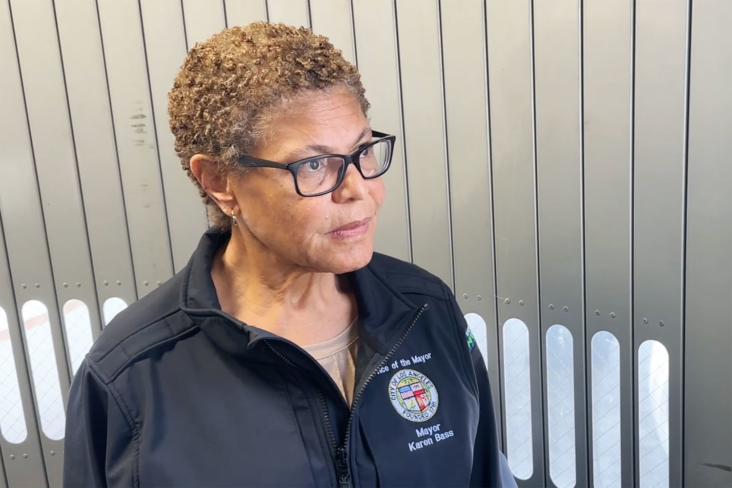 Video shows Mayor Karen Bass refusing to answer L.A. fire questions as she  returns from trip abroad