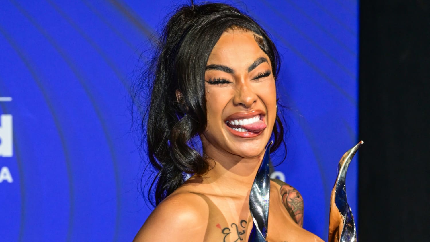 Yailín 'La Más Viral' viste con atuendo parecido a los de Karol G