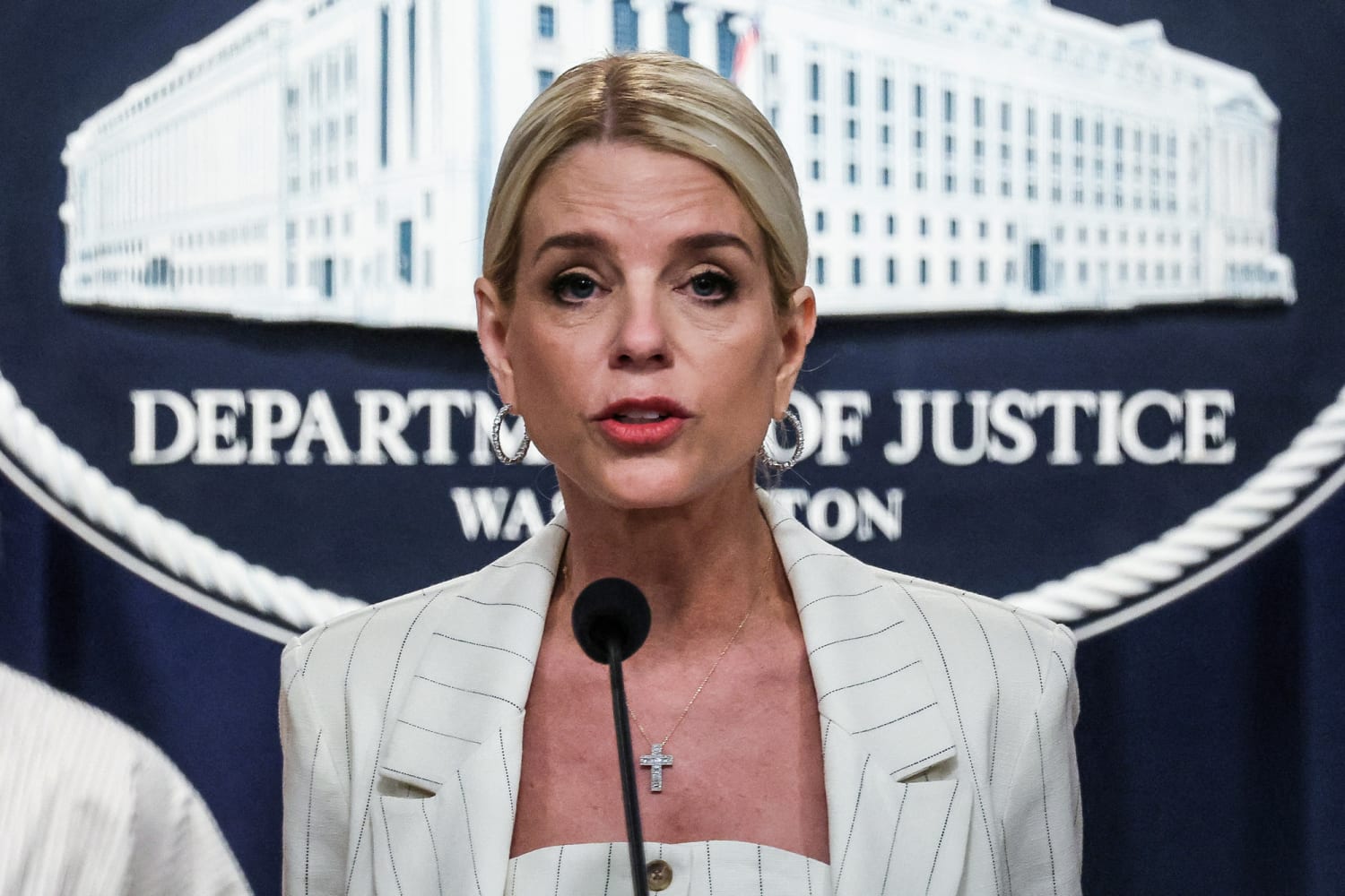 Why AG Pam Bondi's proposed crackdown on government leakers threatens  journalism