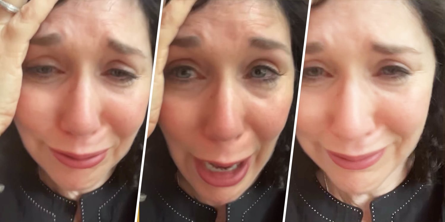 Mom's sobbing college graduation video shows the difference between moms and dads