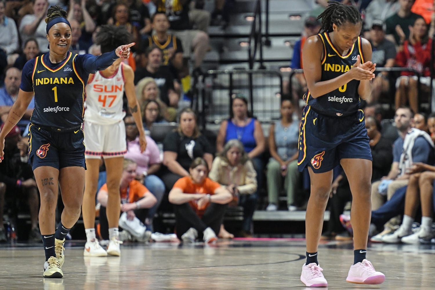 Kelsey Mitchell scores 38 points as Fever rally from 21-point