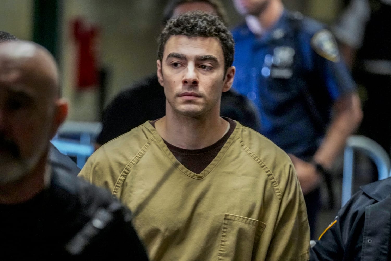 Man arrested on charges of impersonating FBI agent in alleged attempt to free Luigi Mangione Man arrested on charges of impersonating FBI agent in alleged attempt to free Luigi Mangione