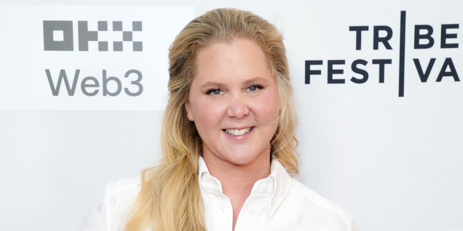 Amy Schumer Shows Off Her Legs Amid Weight Loss in New Pic
