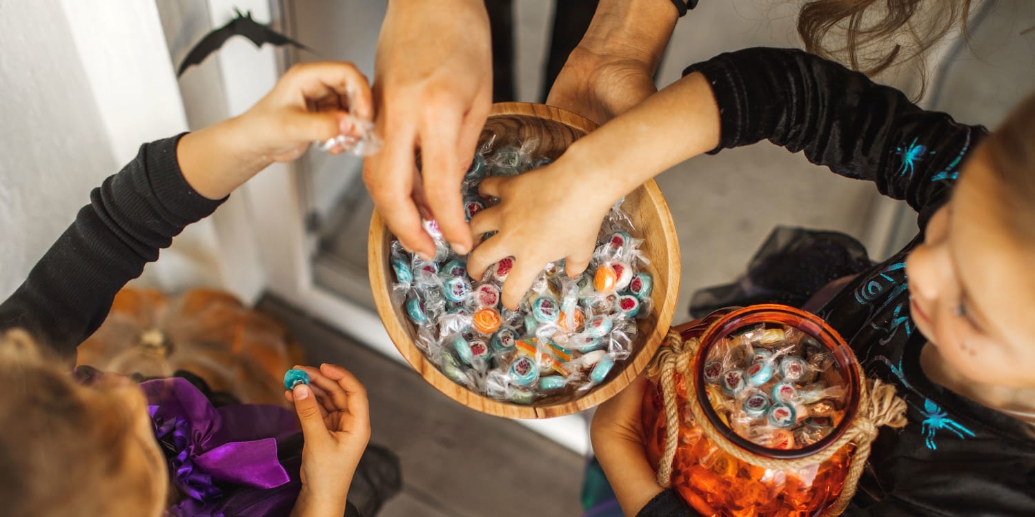 Exactly How Many Pieces of Halloween Candy Kids Should Have Each Day, According to a Nutritionist 