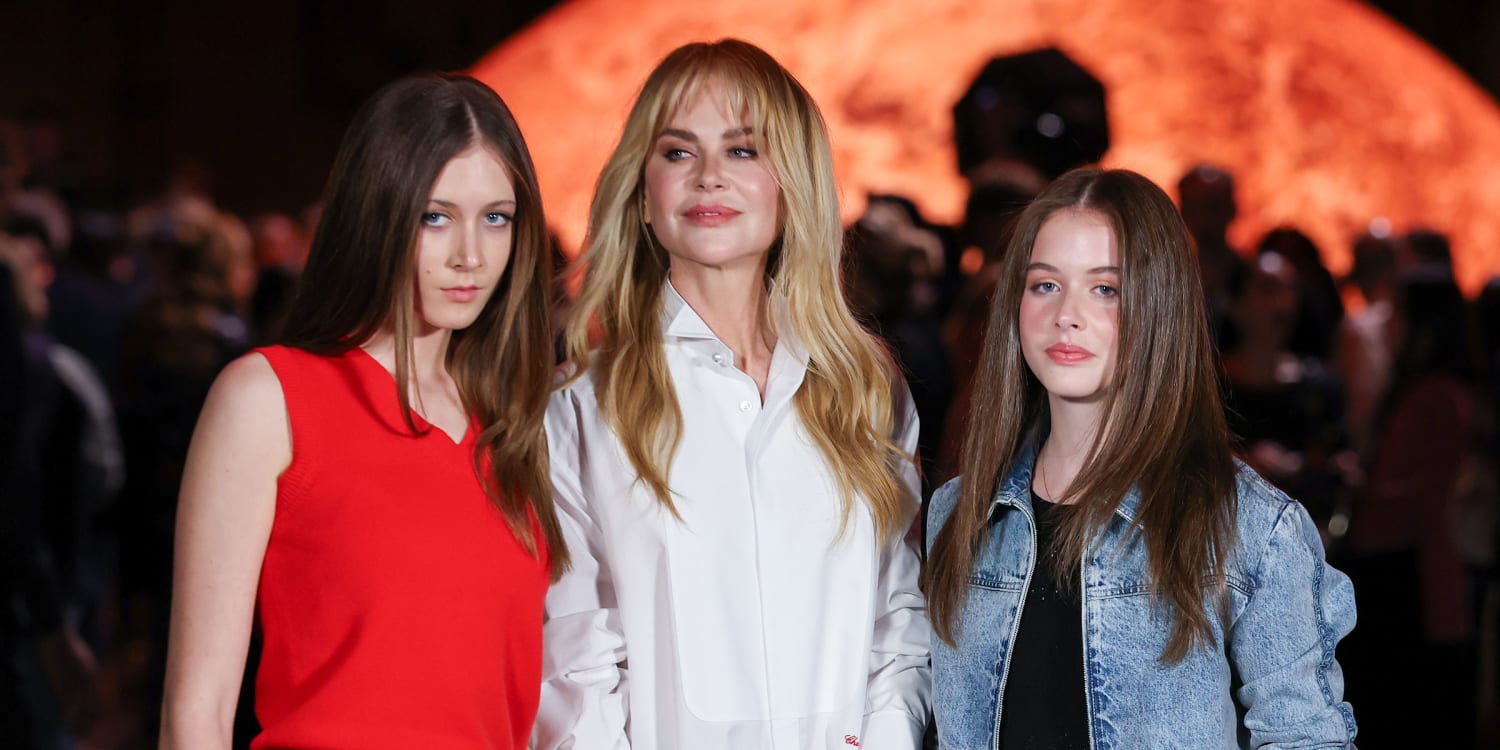 Nicole Kidman Poses with Daughters in Rare Moment at Fashion Show