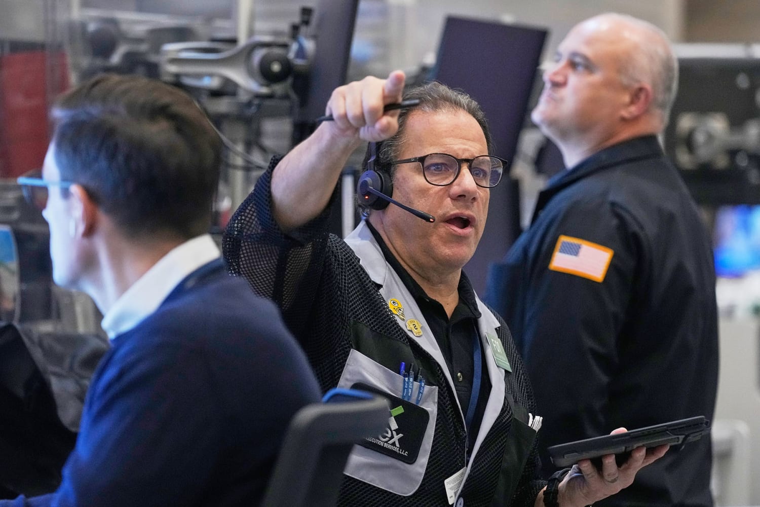Stock market sinks on AI, interest rate worries