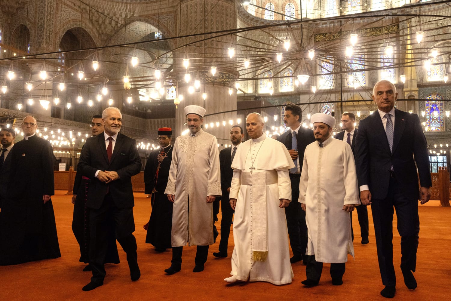 Pope removes shoes but doesn't pray on visit to Istanbul's Blue Mosque